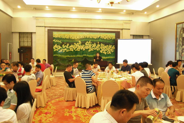 我司參加漳州市電動門窗行業(yè)協(xié)會2013年會合影